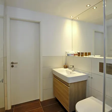 Apartment Linden-palais 08 *